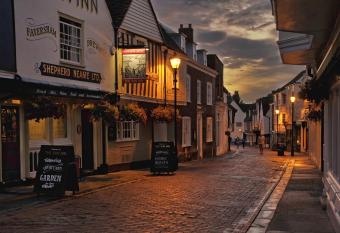 The Sun Inn has Balcony rooms