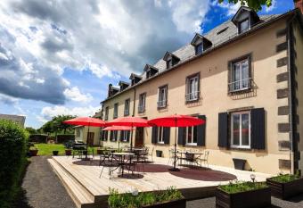 Le Clos Auvergnat has Balcony rooms