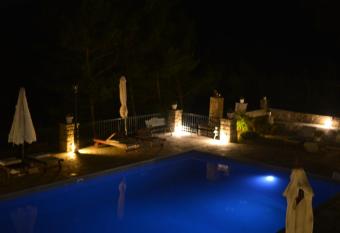 Estate Dafnopanagia Luxury Apartment Ourania has Balcony rooms