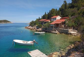 Robinson Tourism Studio Prementur allows 18 year olds to book a room