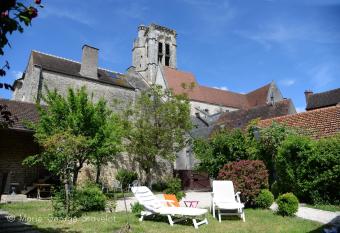 La Victoire de Noyers has Balcony rooms