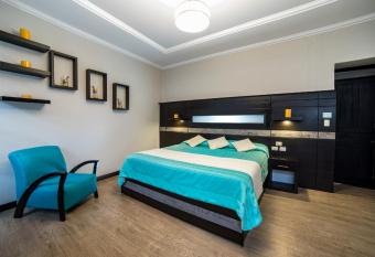 Hotel Majestic 2 by Bustamante Hotels allows 18 year olds to book a room