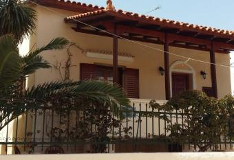 Nineta s House Sea View near the Airport has Balcony rooms