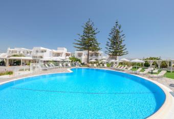 Birikos Hotel & Suites has Balcony rooms