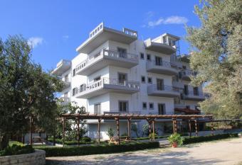 Vila Hadhri Borsh has Balcony rooms