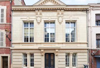 Bubble 8 has Balcony rooms