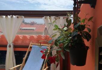 Casa del Sole IUN 5351 allows 18 year olds to book a room