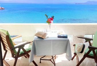 Hotel Theris allows 18 year olds to book a room