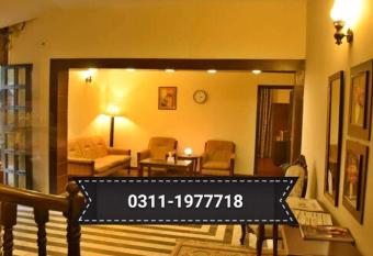 Karachi Guest House - Gulshan allows 18 year olds to book a room