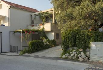 Apartments with a parking space Zuljana, Peljesac - 4573 has Balcony rooms