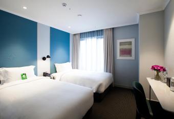 G2 Hotel Myeongdong has rooms with a private hot tub