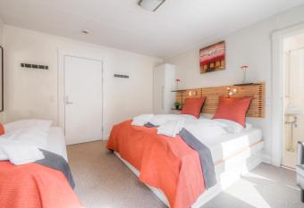 Milling Hotel Mini 19 allows 18 year olds to book a room