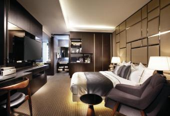 Royal Emporium Incheon Airport allows 18 year olds to book a room