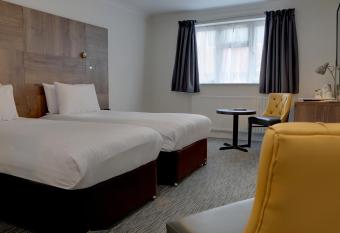 Best Western White House Hotel allows 18 year olds to book a room