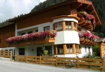 S  gehof has Balcony rooms