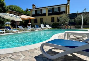 Country House La Montagnola has Balcony rooms