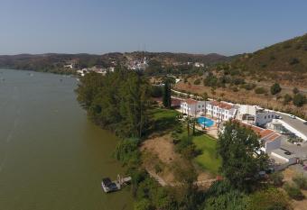 Hotel D Alcoutim allows 18 year olds to book a room