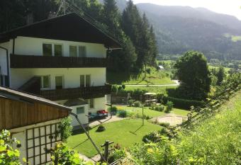 Ginnys place allows 18 year olds to book a room