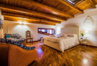 La Casa di Ilde al Duomo - Ortigia Holidays allows 18 year olds to book a room