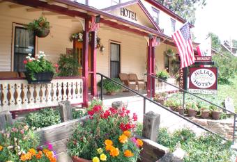 Julian Gold Rush Hotel has Balcony rooms