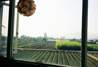 Songfeng Xiuxian Homestay has rooms with a private hot tub