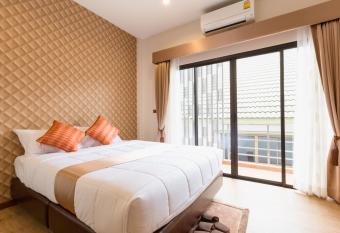 777 Food & Bed allows 18 year olds to book a room