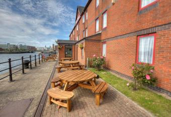 The Dolby Hotel Liverpool - Free city centre parking allows 18 year olds to book a room