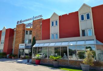 The Originals City H  tel Marseille A  roport allows 18 year olds to book a room