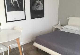 Relax & Emozioni Rooms has Balcony rooms