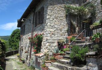 Poggio delle Rondini has Balcony rooms