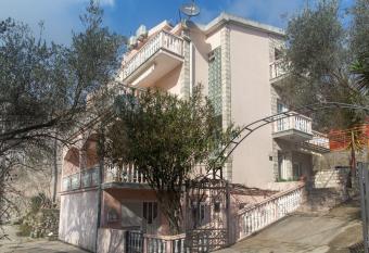 Guest House Almond has Balcony rooms