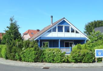 Ferienhaus Dat smuke Swedenhuus allows 18 year olds to book a room