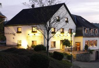 Hotel & Restaurant  allows 18 year olds to book a room