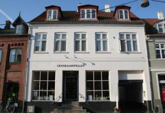 CentralHotellet allows 18 year olds to book a room