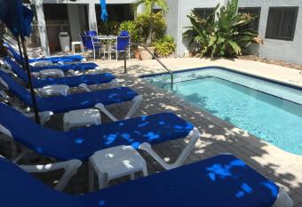 Sabal Palms Inn has Balcony rooms