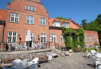 Sauntehus Castle Hotel has Balcony rooms