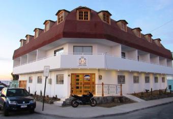 Hotel Quinta Estaci  n allows 18 year olds to book a room