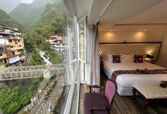 Jaya Machu Picchu Boutique Hotel has rooms with a private hot tub