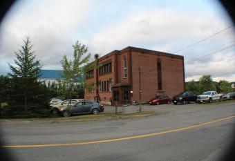 Manoir Des Lacs allows 18 year olds to book a room