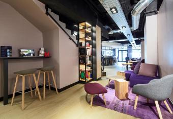 Campanile Lyon Centre - Gare Perrache - Confluence has Balcony rooms