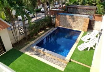 Villa La has Balcony rooms