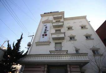 Dream of City Motel allows 18 year olds to book a room