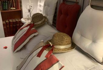 Chambre cocooning labellis  e allows 18 year olds to book a room