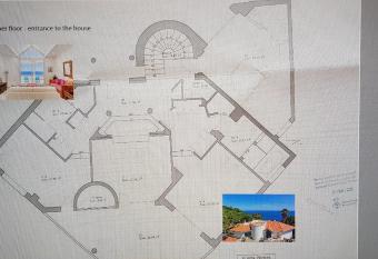 Al lado del mar  allows 18 year olds to book a room