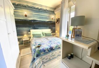 B&B Due Passi dal Mare has Balcony rooms