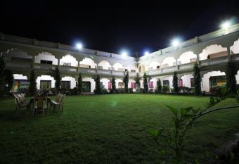 Goflamingo Resort has Balcony rooms