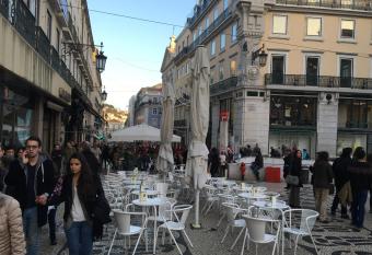 Lisbon Fragrances has Balcony rooms