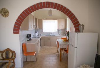 Irini Kalyves II has Smoking/Balcony rooms