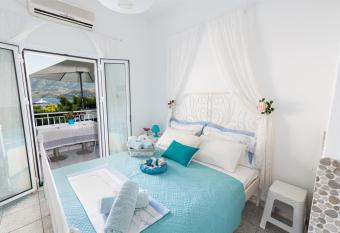 Lions Apartments has Smoking/Balcony rooms