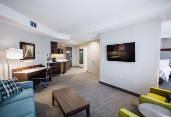 Holiday Inn & Suites Calgary South - Conference Ctr allows 18 year olds to book a room